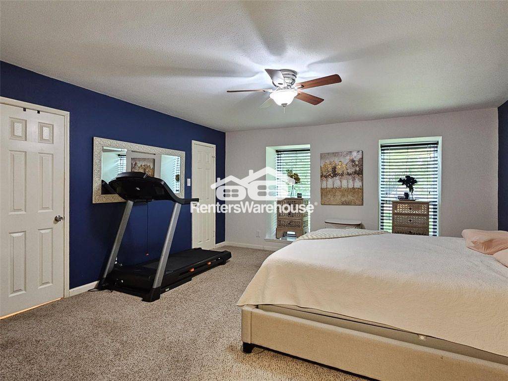 Building Photo - 1806 Saxony Ln