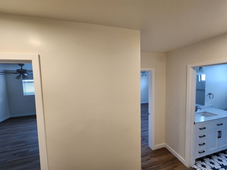 Building Photo - 1414 S Orange Grove Ave