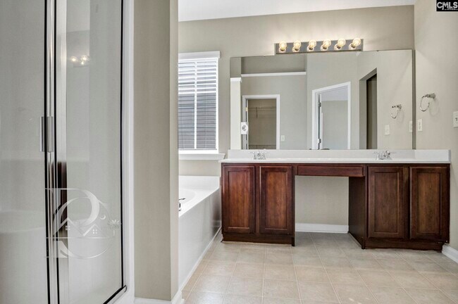 Building Photo - 211 Pinebluff Ct