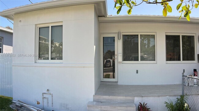 Building Photo - 2800 SW 25th St