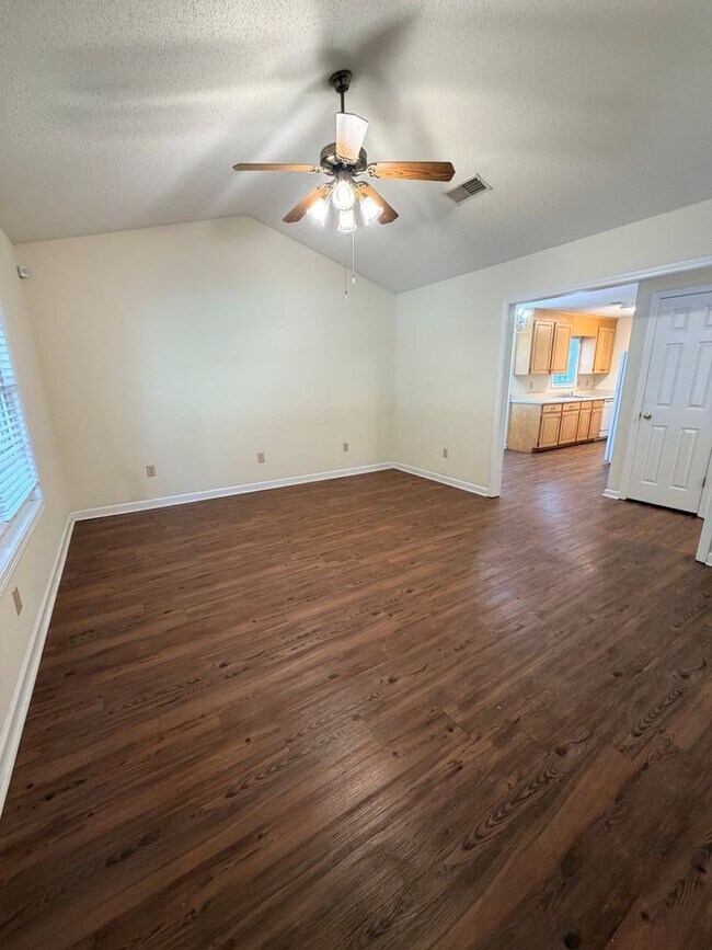 Building Photo - 104 Brazington Ct