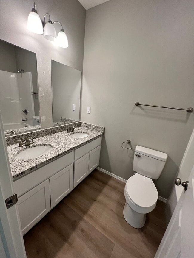 Building Photo - 4 bedroom 2 bath Bolivar MO