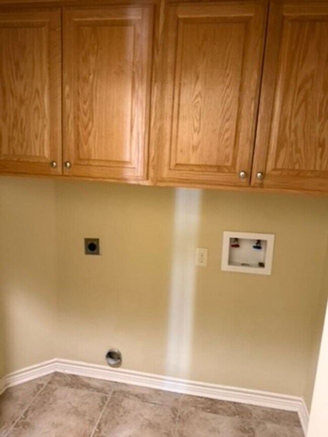 Building Photo - 1211 Cheryl St