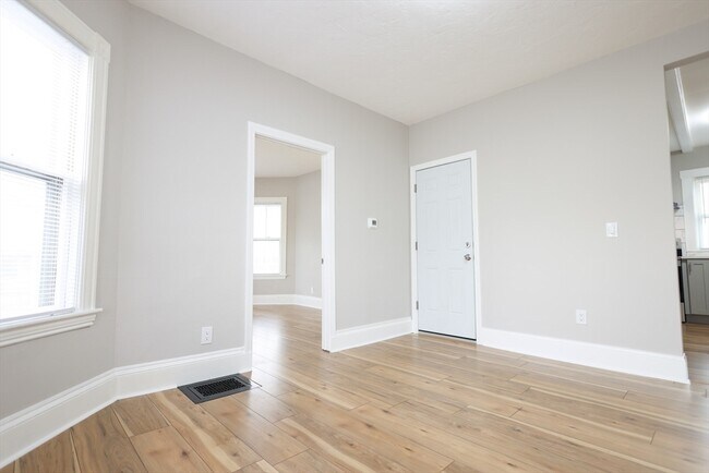 Building Photo - 31 Graham St