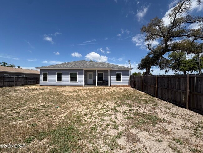 Building Photo - 801 W 17th St