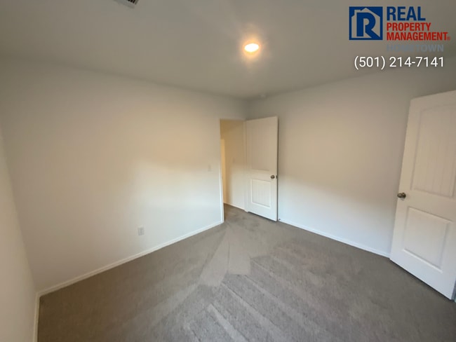 Building Photo - 1495 Meadows Dr