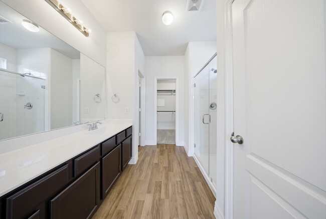Building Photo - 40615 Guillemont Ln