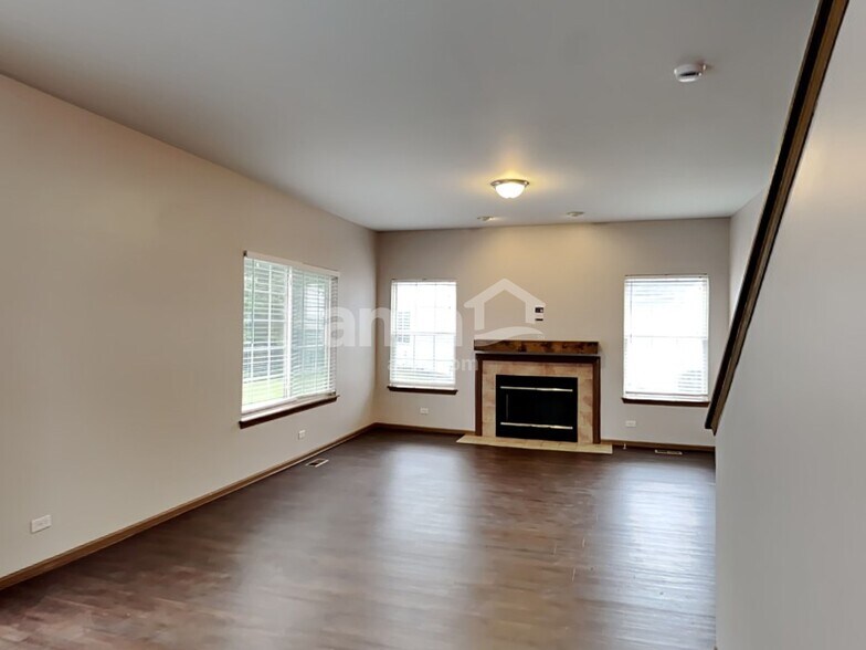 Building Photo - 14 Rolling Hills Ct