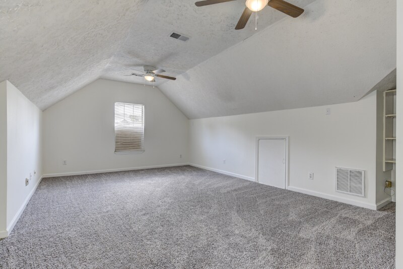 Building Photo - 1101 Pebble Creek Ct E