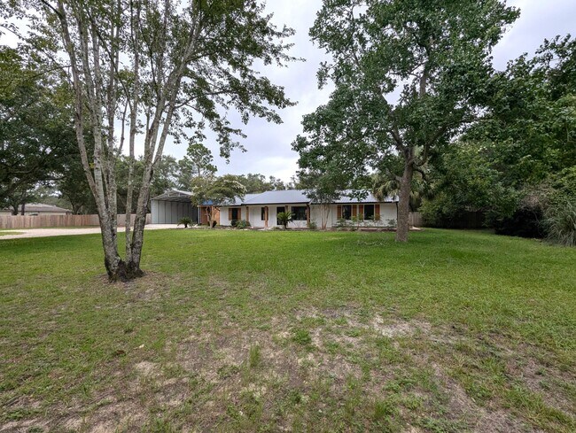 Building Photo - 8717 Sand Pine Dr