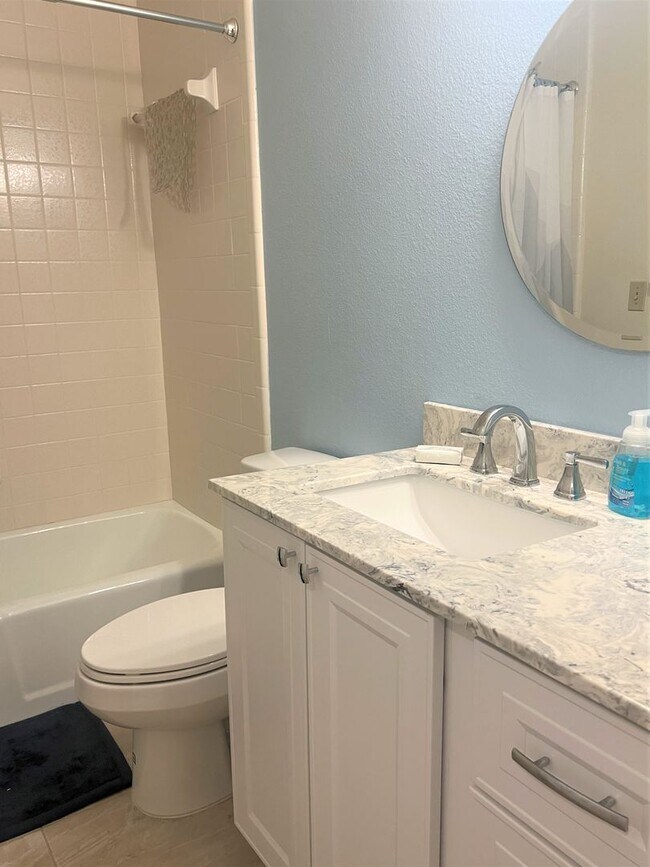 Building Photo - Nokomis/Osprey Area -- Close to beautiful ...