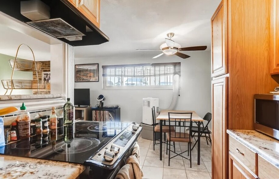 Building Photo - 1233 N Ogden St