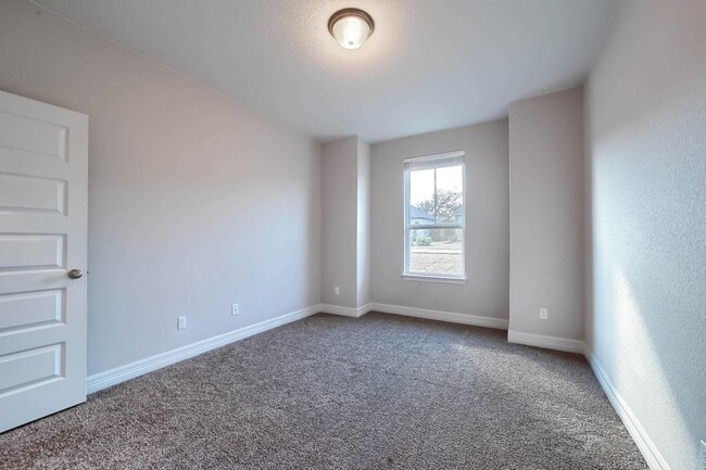 Building Photo - 133 White Steppe Way