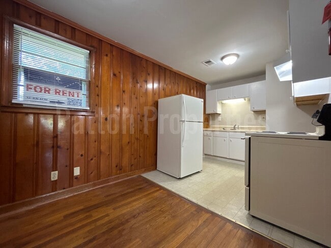 Building Photo - 1700 Broadland Ave