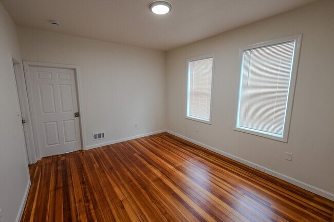 Building Photo - 127 Intervale St