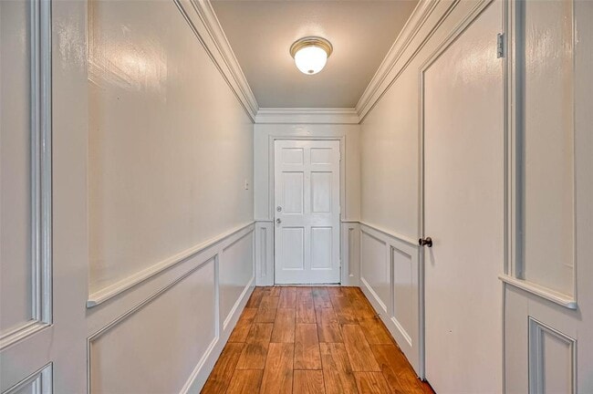 Building Photo - 1801 Laurel Oaks Dr