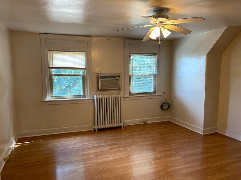 Building Photo - 6325 Glenview Pl