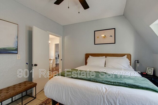 Building Photo - 1954 Manila Ave