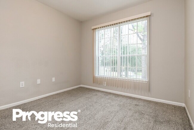 Building Photo - 2197 Lake Debra Dr