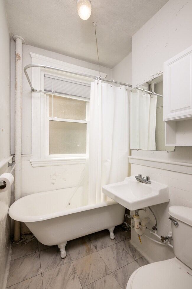 Building Photo - 51 Worthington Pl