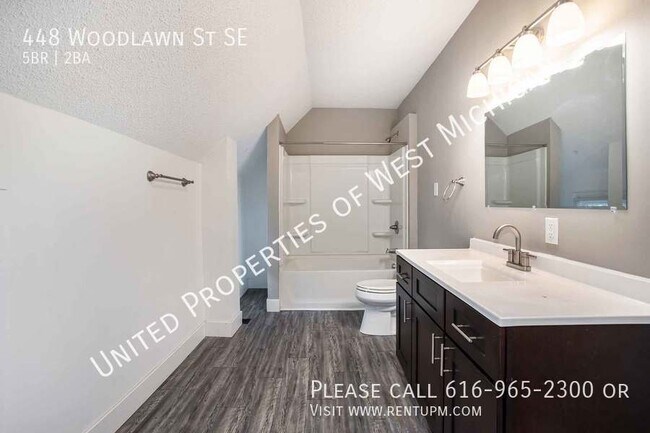 Building Photo - 448 Woodlawn St SE