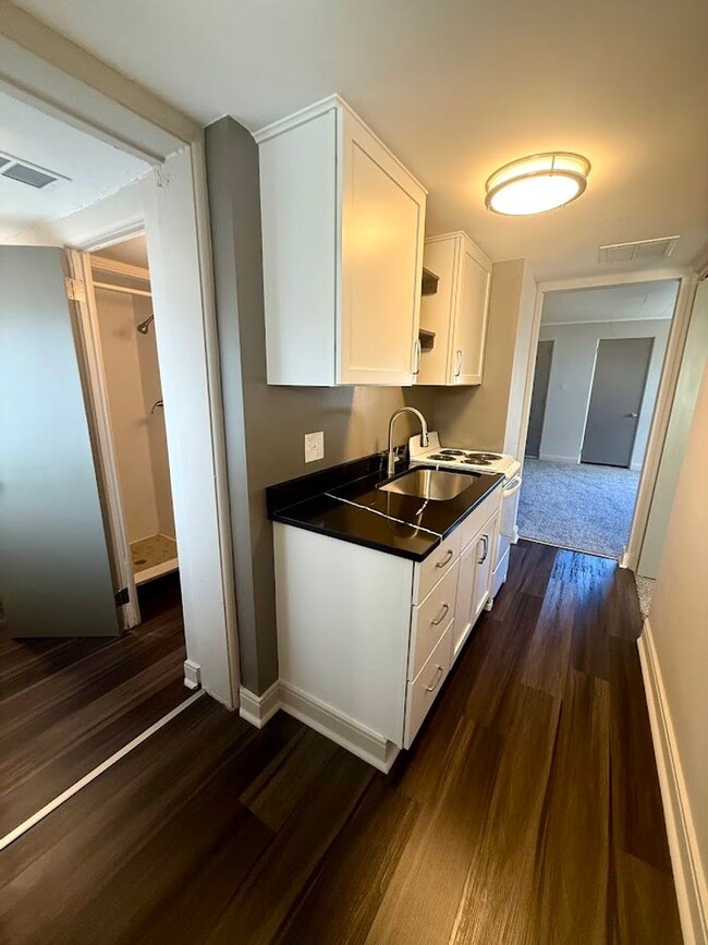 Building Photo - 120 36th St NE