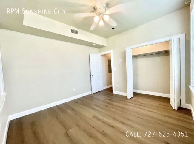 Building Photo - 7700 Boca Ciega Dr