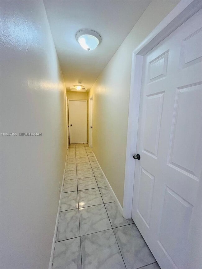 Building Photo - 5654 NE 5th Ave