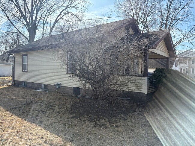 Building Photo - Charming 2-Bedroom House for Rent -- COMING SOON