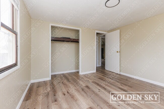 Building Photo - 2904 S Pershing Dr