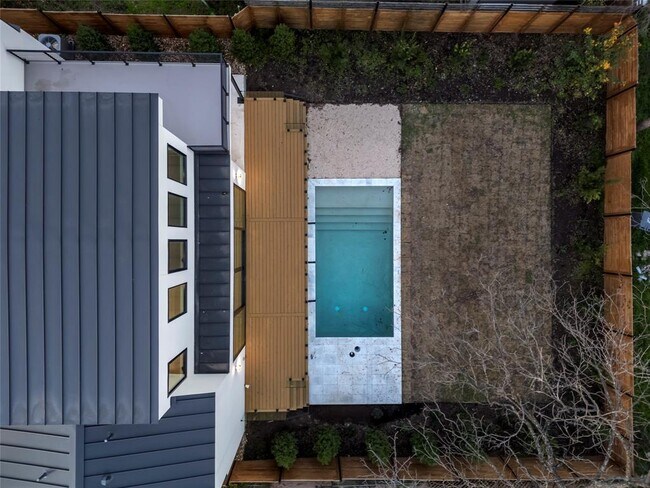 Building Photo - 2107 Brackenridge St