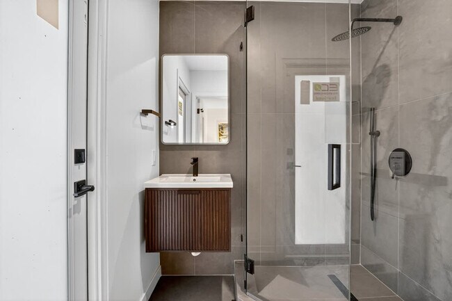 Building Photo - 5760 NE 18th Ave