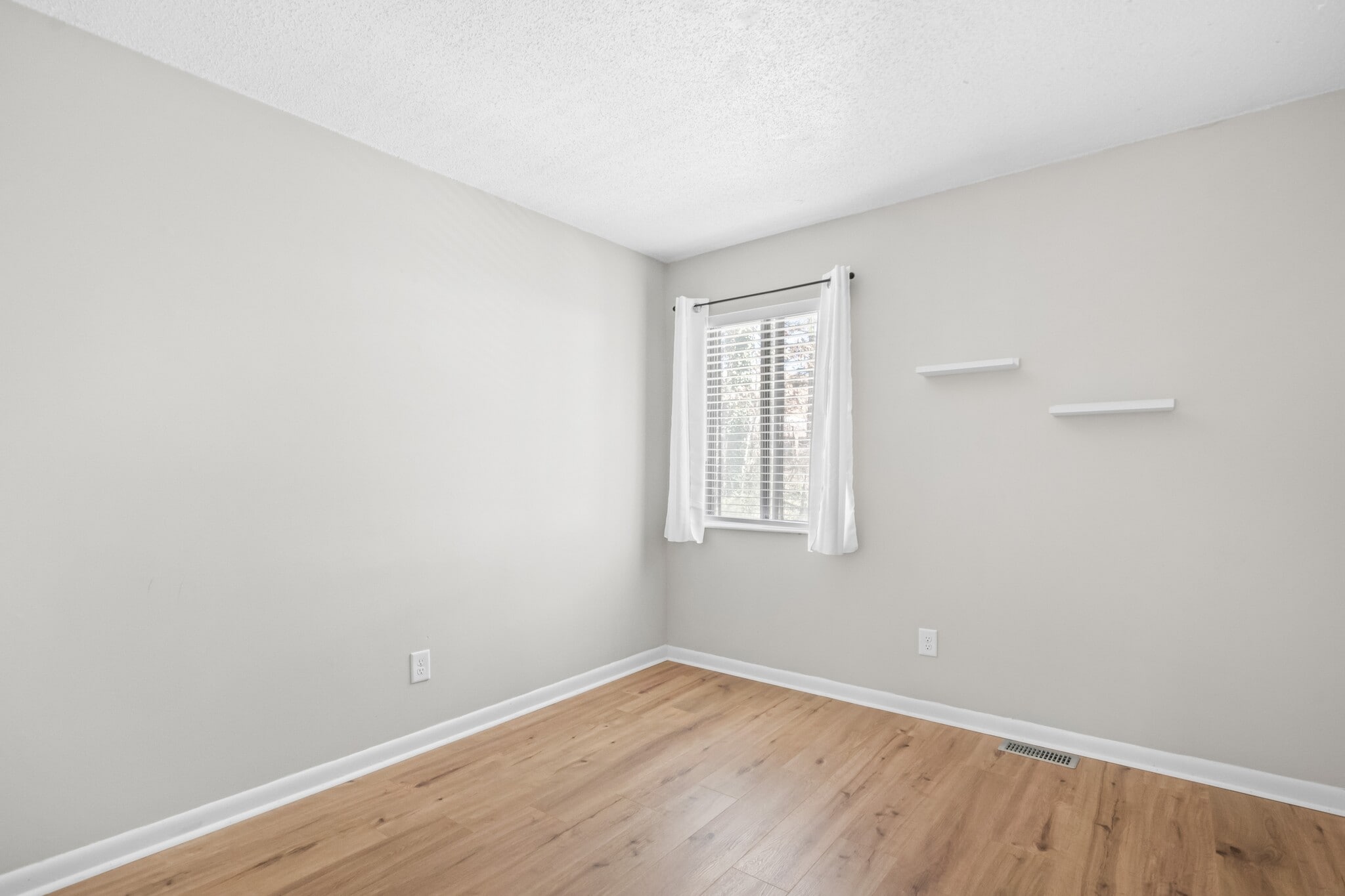 Building Photo - 7163 Sandy Creek Dr