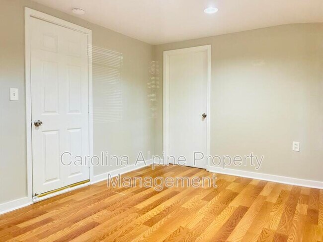 Building Photo - 407 Digh St