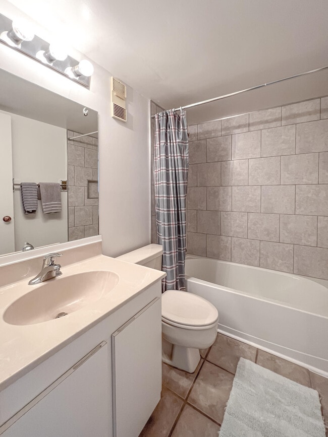 Building Photo - 353 S US Hwy 1