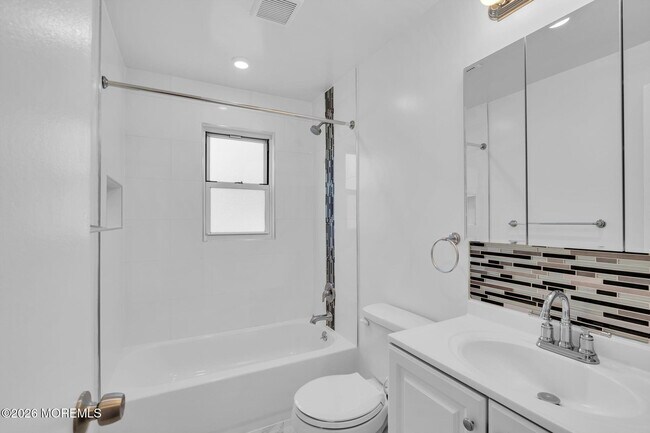 Building Photo - 96 East Ave