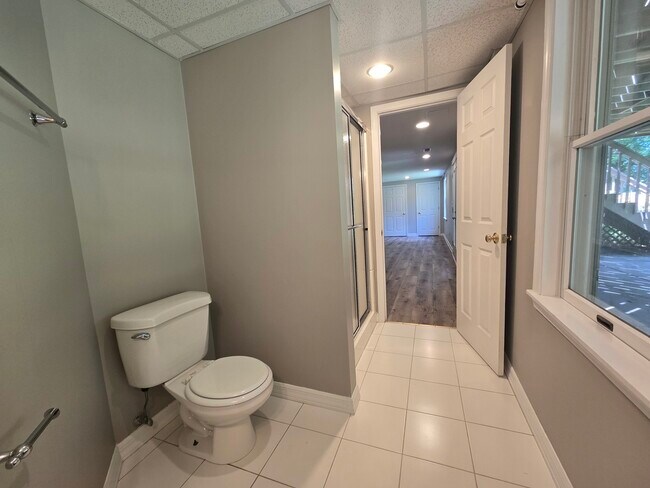 Building Photo - 1565 Old Barn Cir