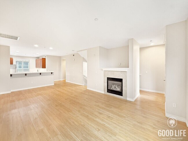 Building Photo - Beautiful 4B/4BA Home w/ Canyon Views & Great Layout!