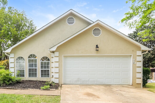 Building Photo - 110 Gingerbread Pl