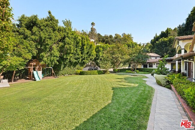 Building Photo - 4145 Sunswept Dr