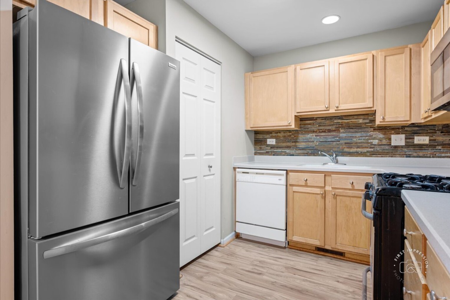 Building Photo - 628 Lincoln Station Dr