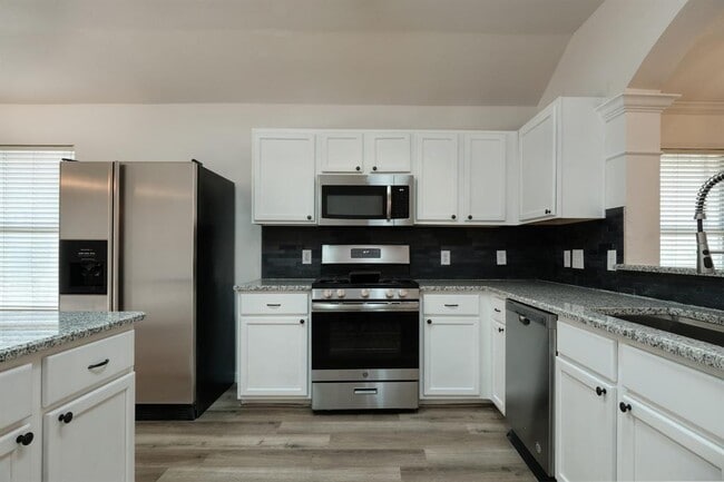 Building Photo - 2016 Horizon Park Blvd