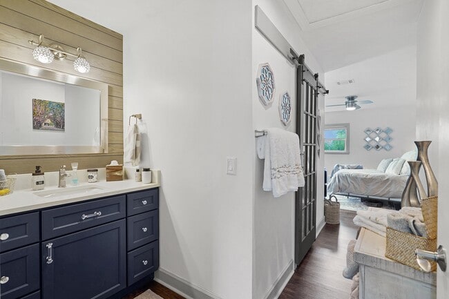 Building Photo - 500 Turnberry Ln