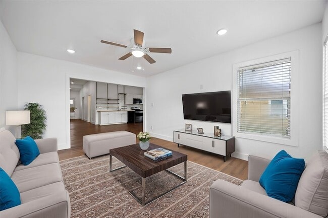 Building Photo - 2214 Stevens St