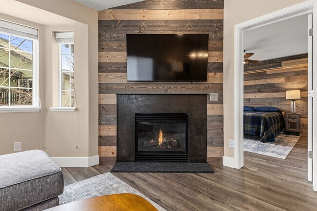 Building Photo - 3377 Sunburst Ct