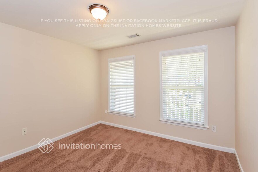 Building Photo - 1320 Martins Down Dr SE