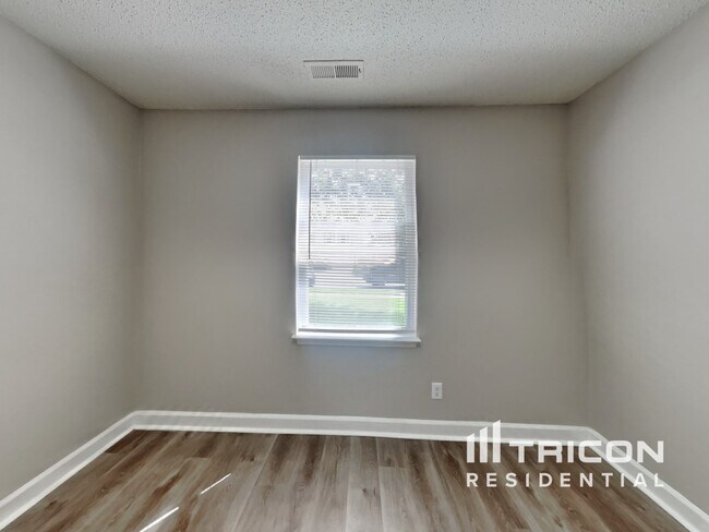 Building Photo - 13336 N Brick Chapel Dr