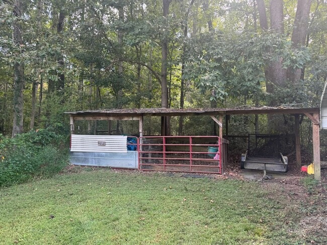 Building Photo - Spacious 3-Bedroom Home with Fenced Lot an...