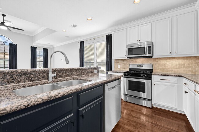 Building Photo - 1320 Studer St