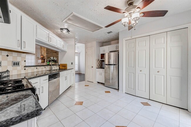 Building Photo - 3518 Pecan Point Dr